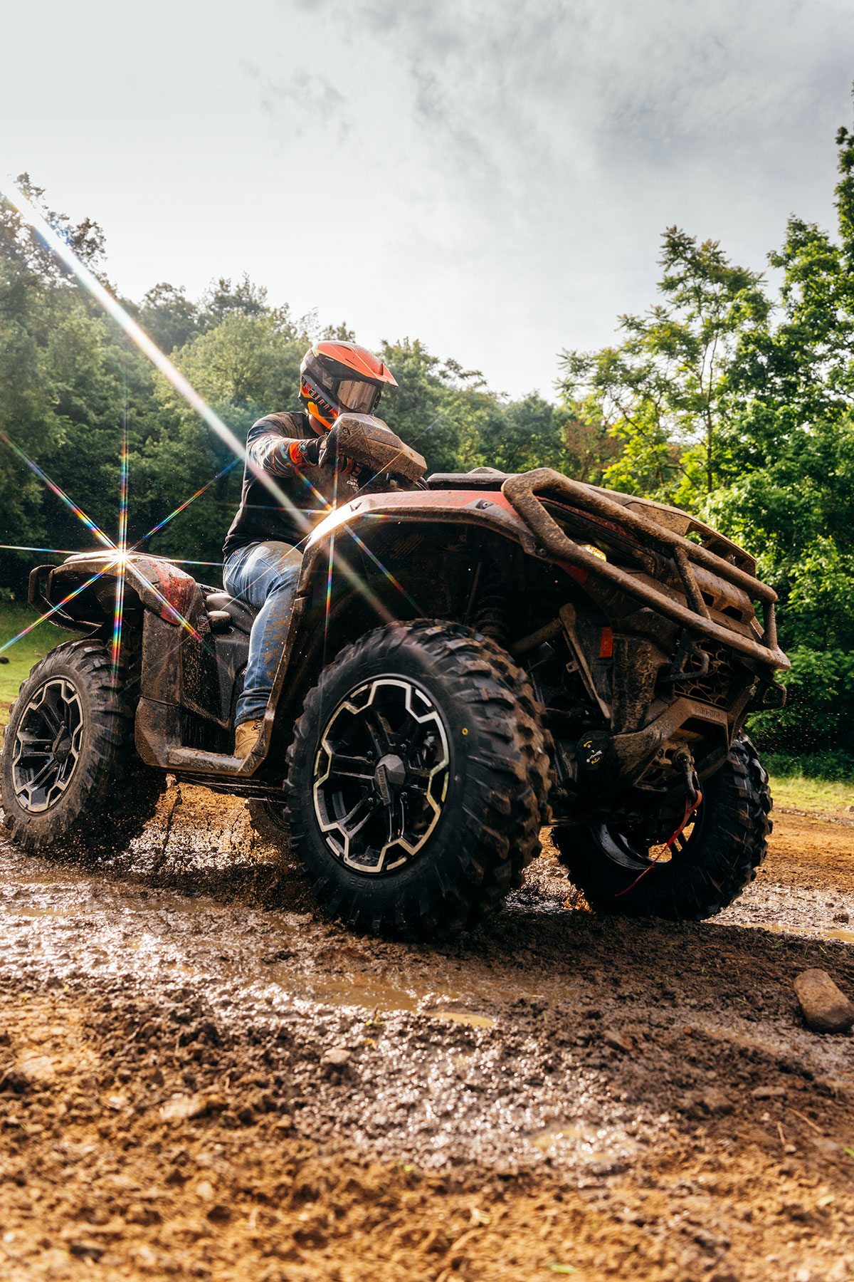 ORV MY27 ATV OUTLANDER XT 1000 FIERY RED METALLIC LIFESTYLE 02055 RGB